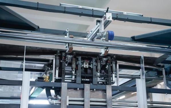 Leading-edge Feeder System